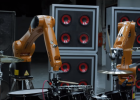 Hãy hát cùng ban nhạc robot Kuka cho một năm hạnh phúc và thịnh vượng!