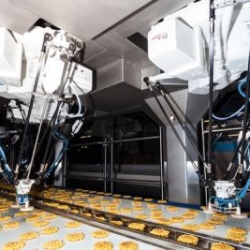 Robot Arrange Cakes