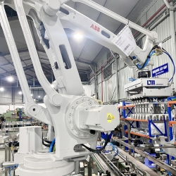 ROBOT GẮP CHAI VÔ THÙNG TỰ ĐỘNG - Robotic Case Packing for Bottles